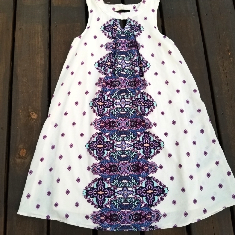 Xhileration Sleeveless Boho Hippy Dress White/Purple Key Hole Neck Sz Small